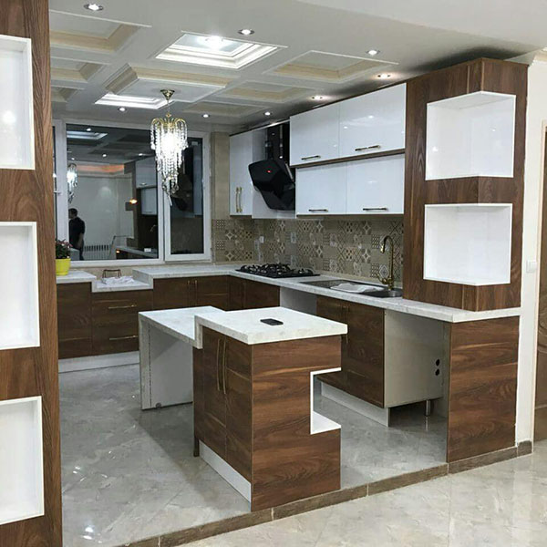 کابینت آشپزخانه هایگلاس سفید و قهوه ای